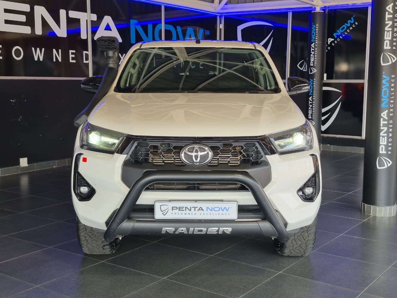2025 Toyota Hilux, image 2 of 16