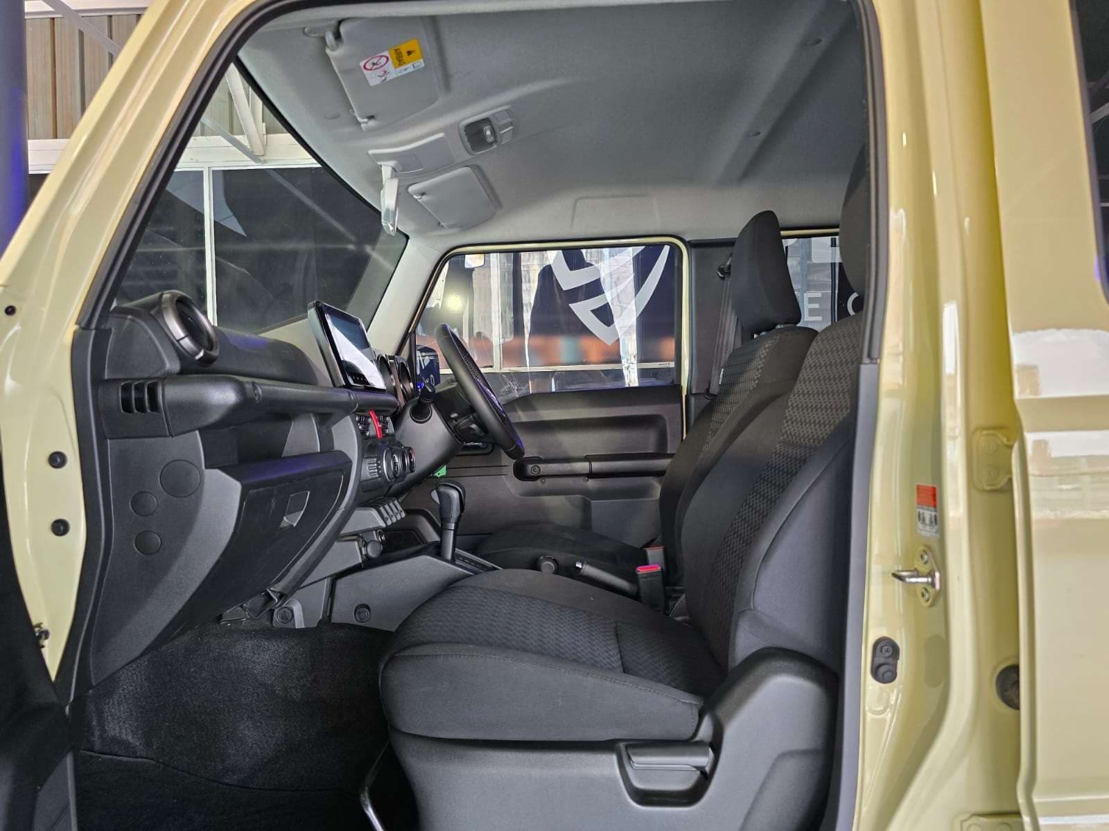 2025 Suzuki Jimny, image 13 of 16