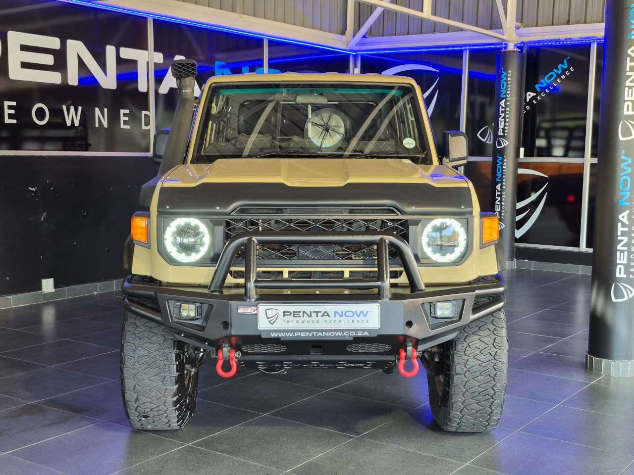 2025 Toyota Land Cruiser, image 2 of 16