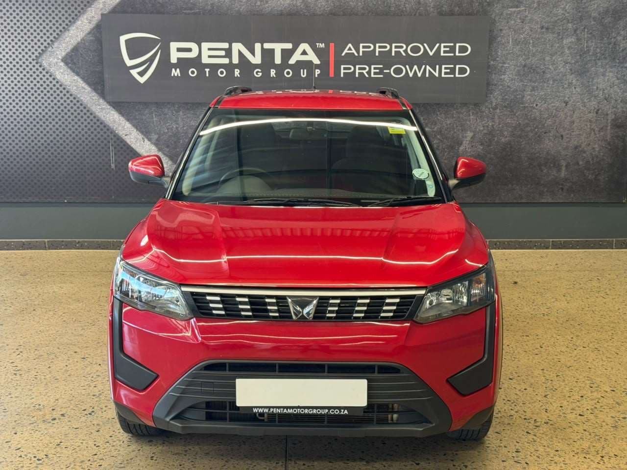 2024 Mahindra Xuv300, image 8 of 15
