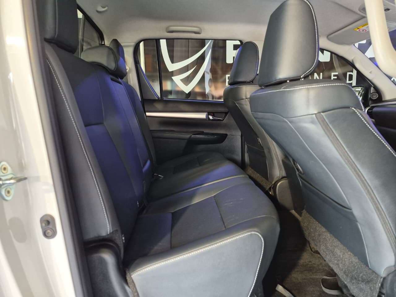 2025 Toyota Hilux, image 14 of 16