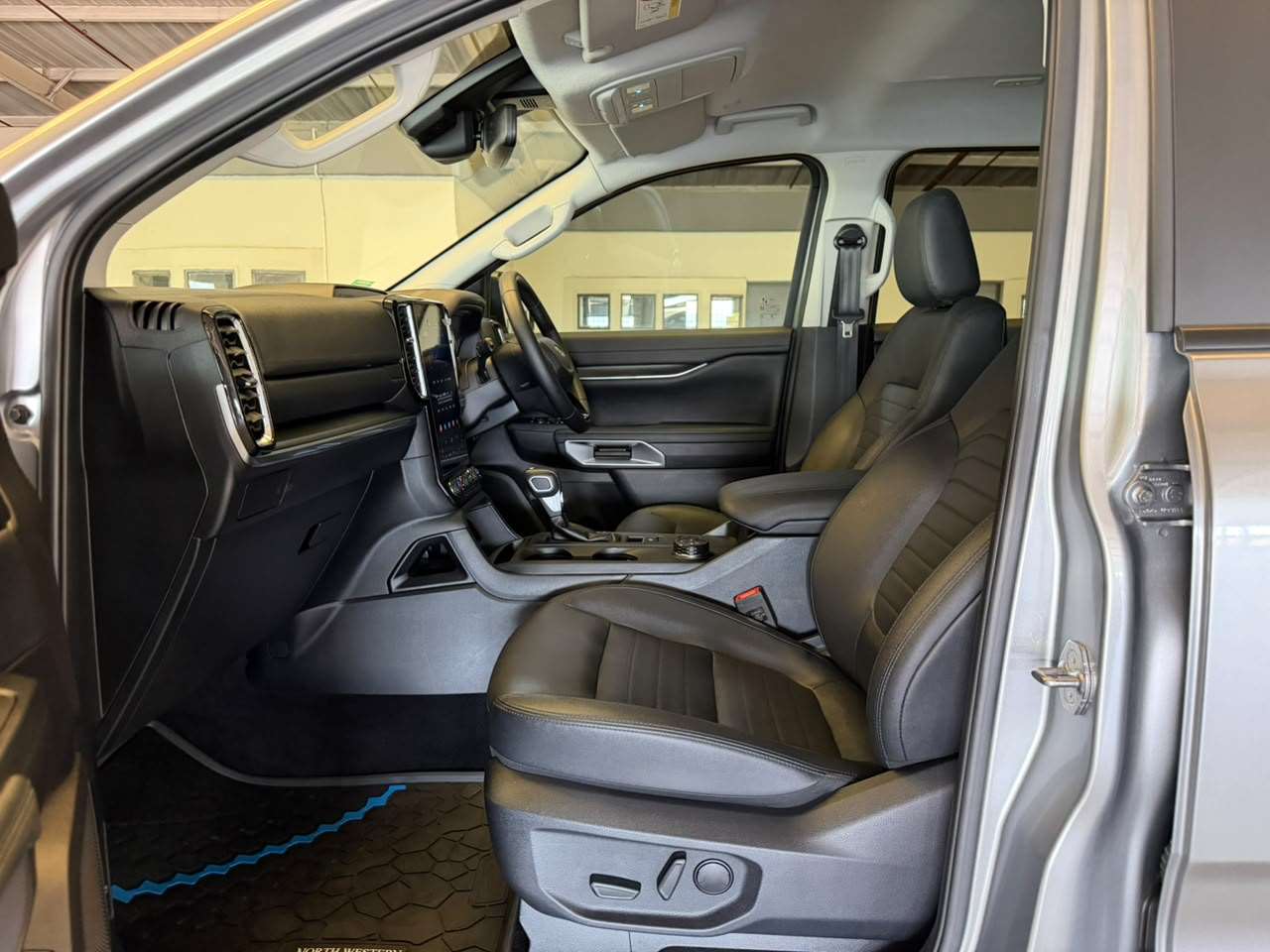 2026 Ford Everest, image 12 of 16