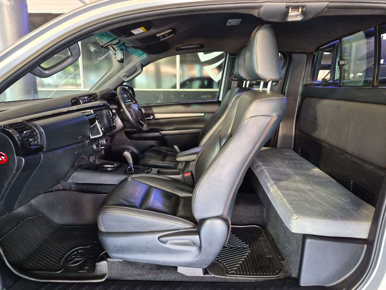 2022 Toyota Hilux, image 12 of 16