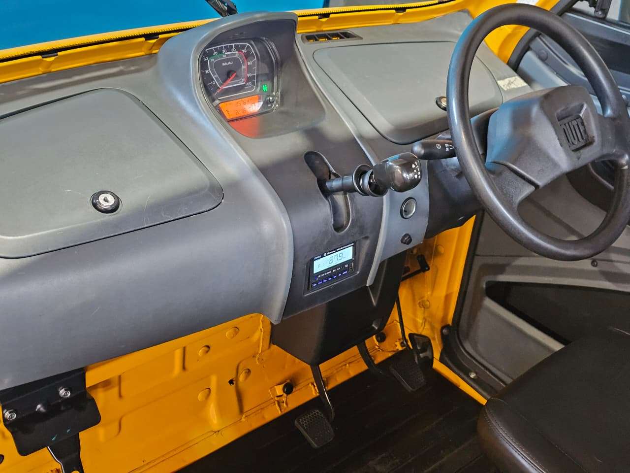2025 Bajaj Qute, image 9 of 15