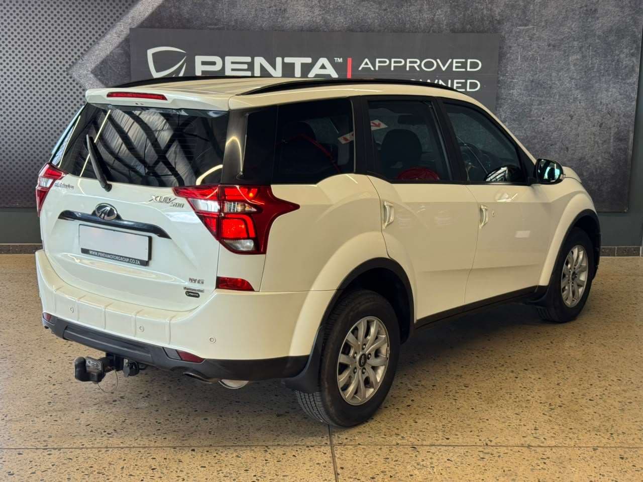 2023 Mahindra Xuv 500, image 3 of 13