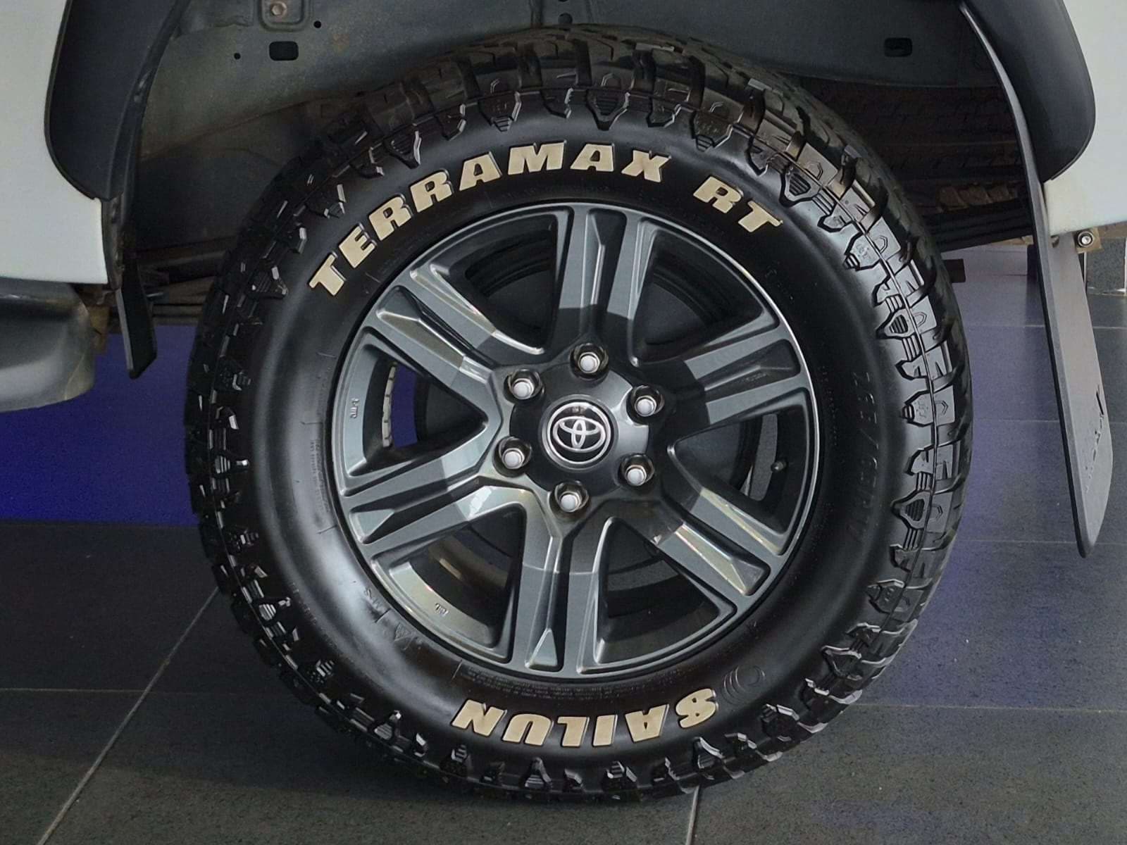 2025 Toyota Hilux, image 15 of 16