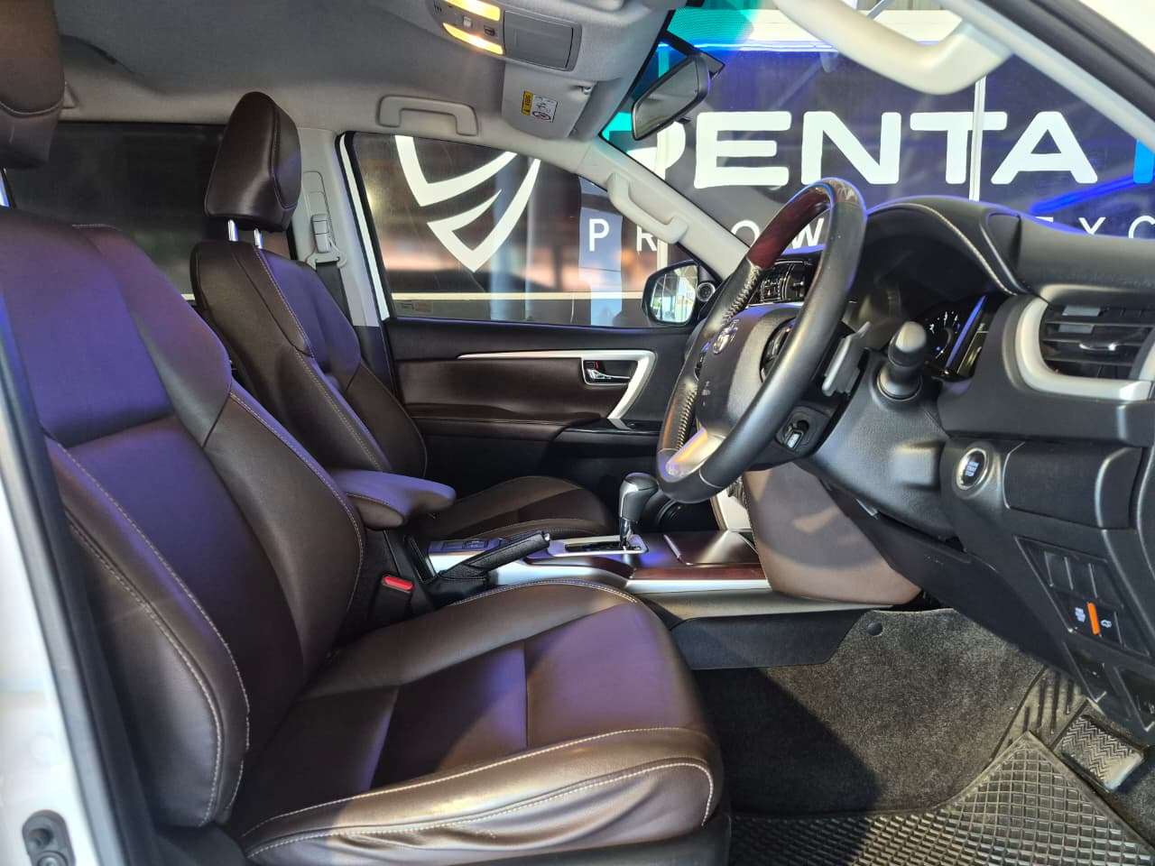 2020 Toyota Fortuner, image 13 of 16