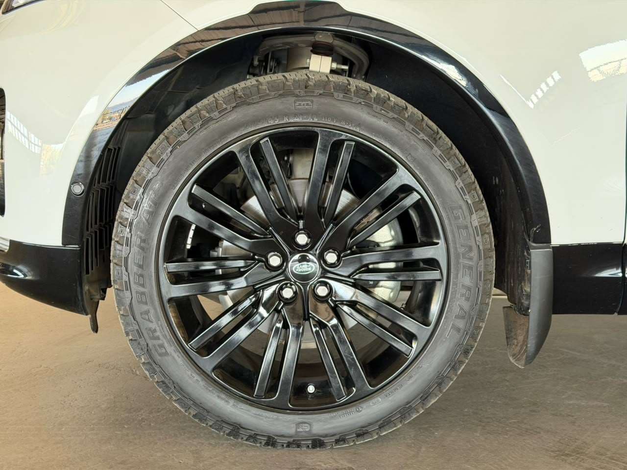 2021 Land Rover Discovery, image 9 of 16