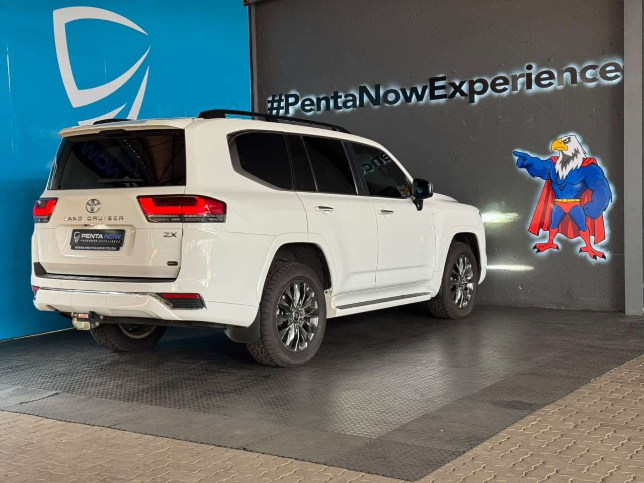 2021 Toyota Land Cruiser, image 3 of 16
