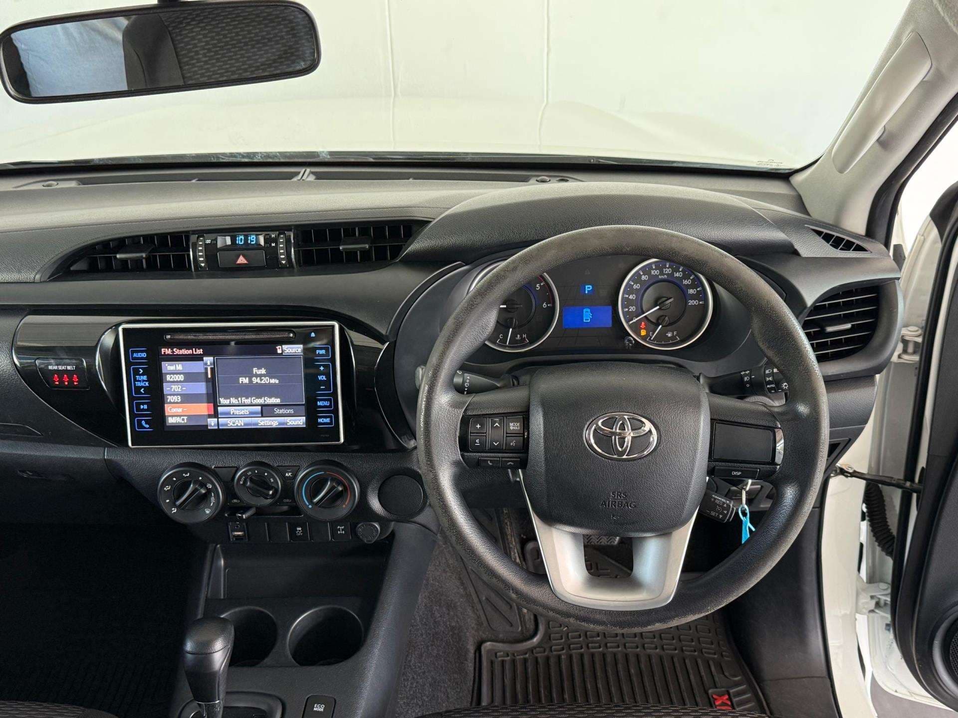2019 Toyota Hilux, image 11 of 16