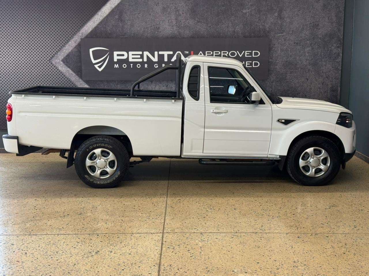 2023 Mahindra Pik Up, image 2 of 16