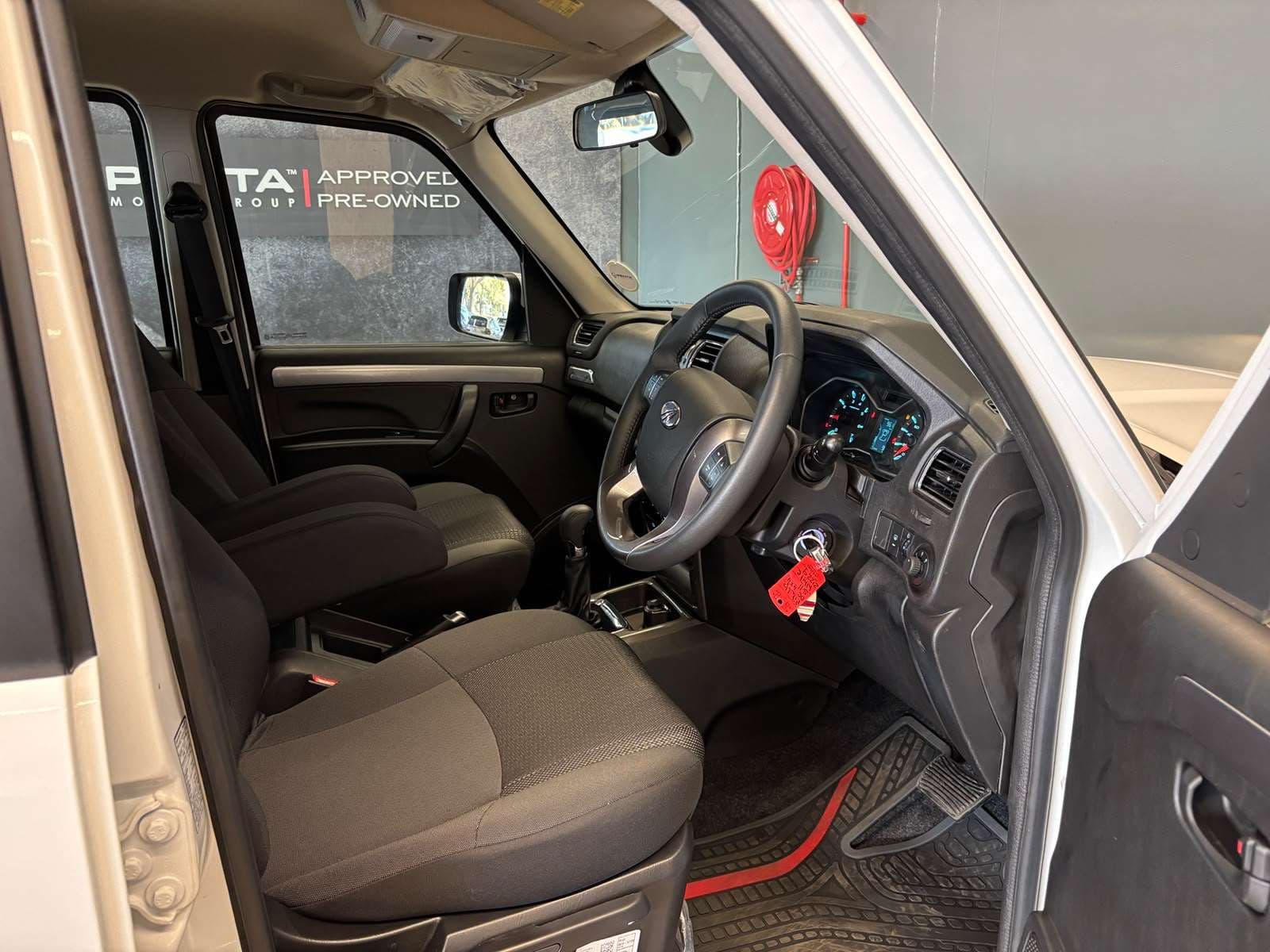 2026 Mahindra Pik Up, image 12 of 16