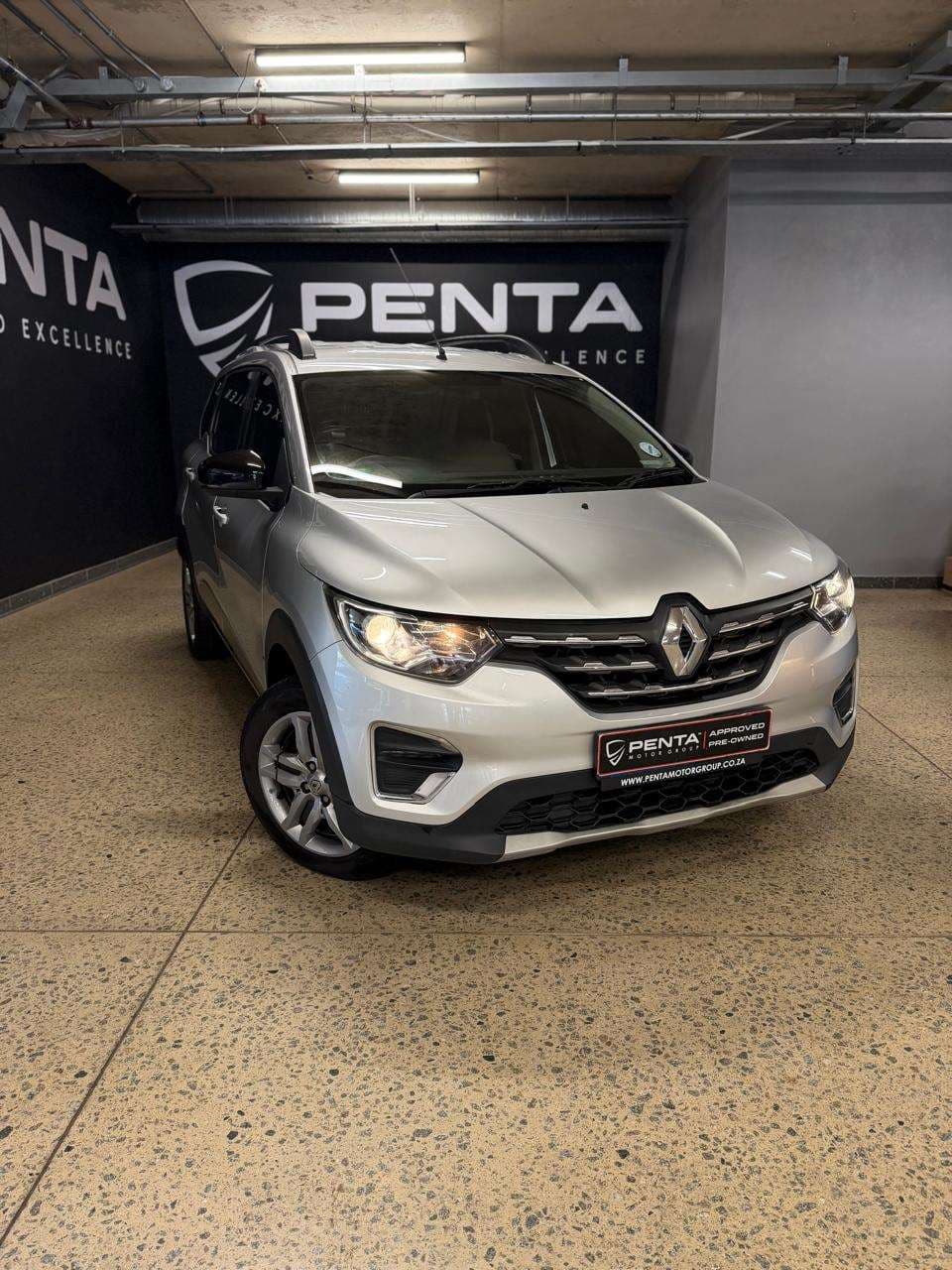 2022 Renault Triber, image 3 of 16