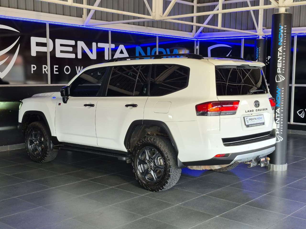 2022 Toyota Land Cruiser 300, image 6 of 16