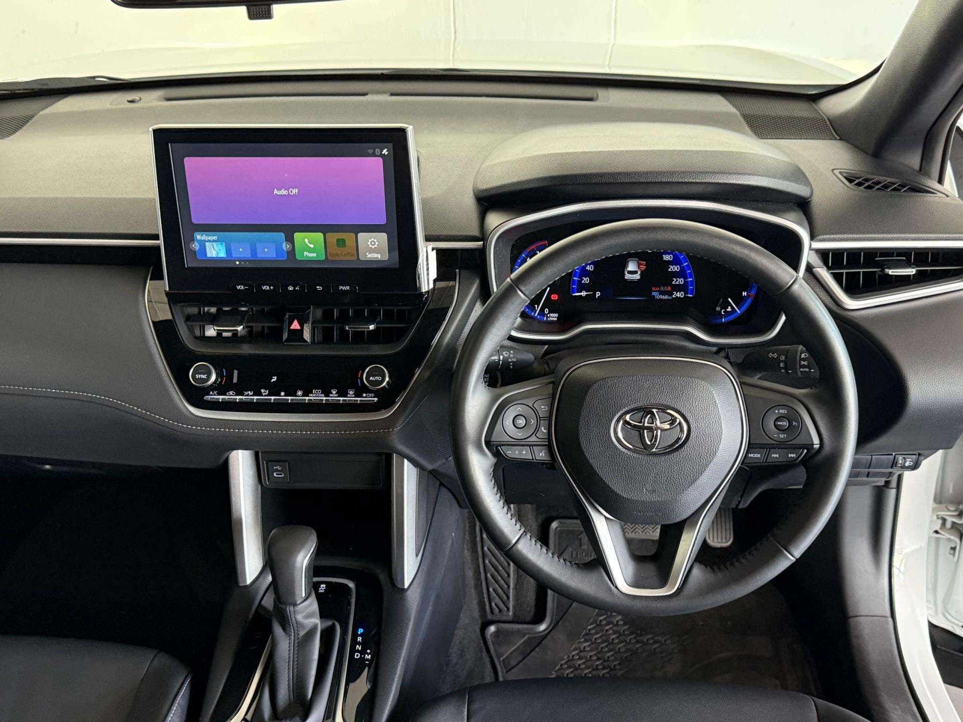 2025 Toyota Corolla Cross, image 11 of 16