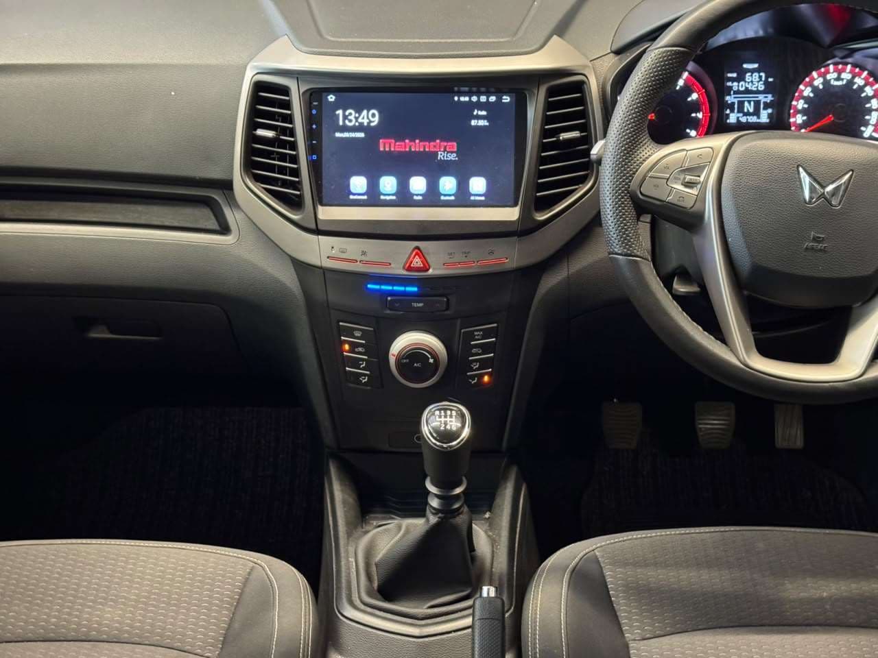 2024 Mahindra Xuv300, image 11 of 15