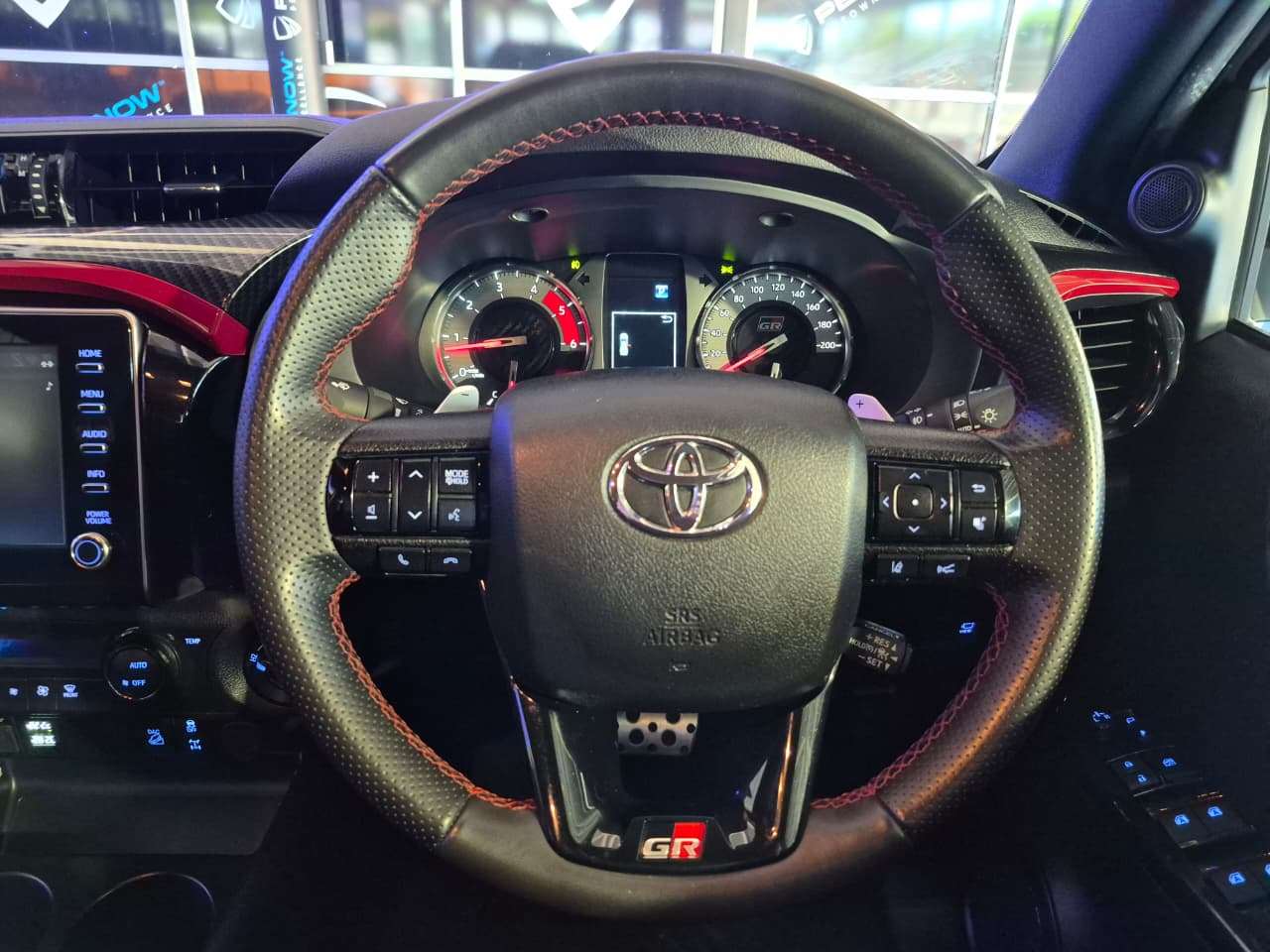 2023 Toyota Hilux, image 8 of 16
