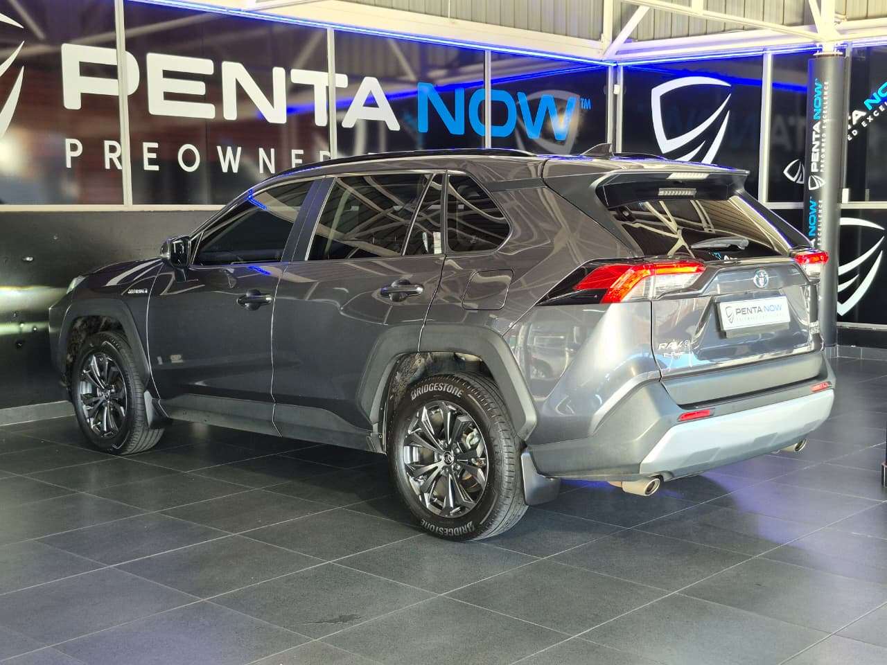 2023 Toyota Rav 4, image 4 of 16
