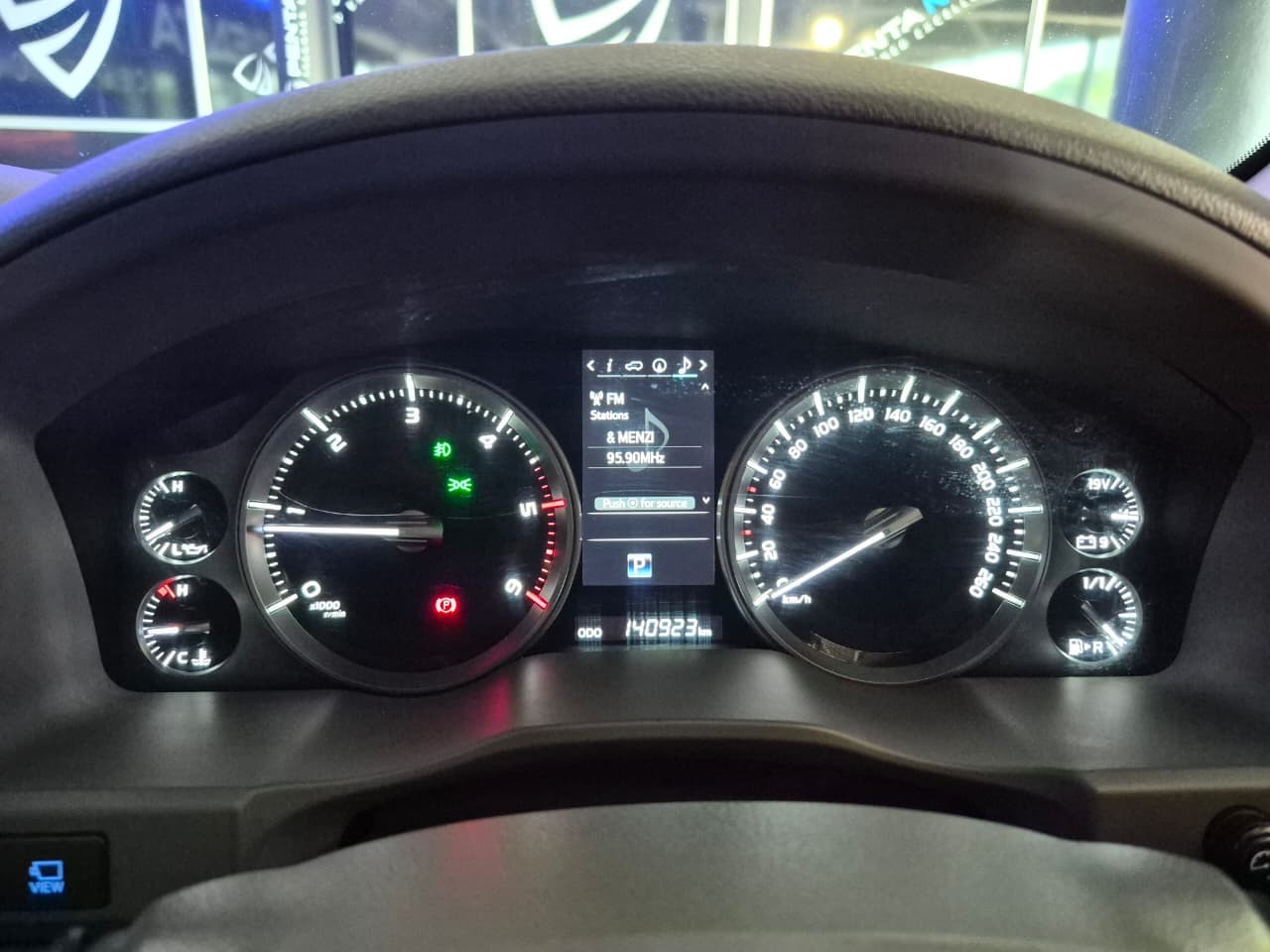 2019 Toyota Lc200, image 10 of 16