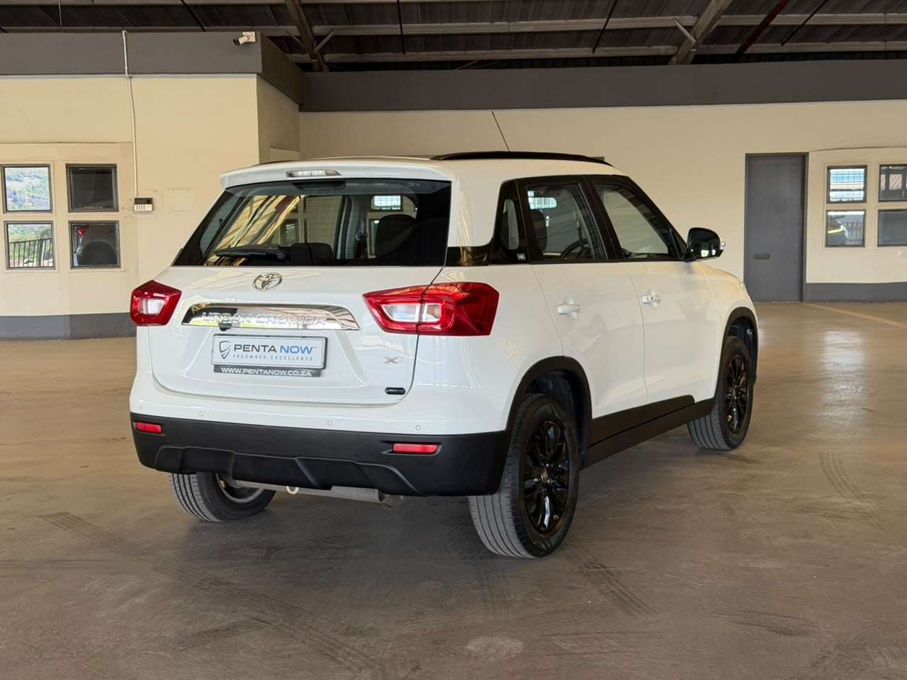 2022 Toyota Urban Cruiser, image 5 of 16