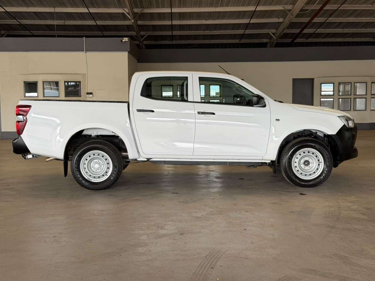 2024 Isuzu D-max, image 2 of 16