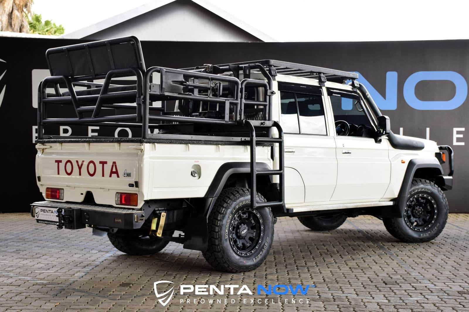2025 Toyota Land Cruiser Pick Up, image 7 of 16