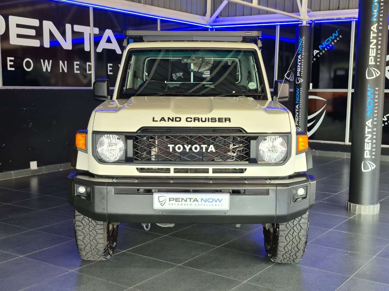 2025 Toyota Land Cruiser, image 2 of 16