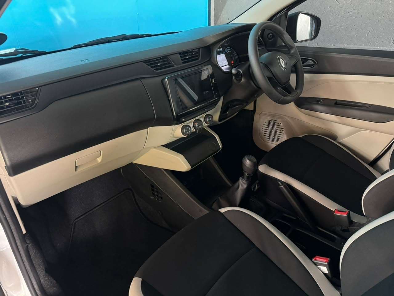 2026 Renault Triber, image 11 of 16