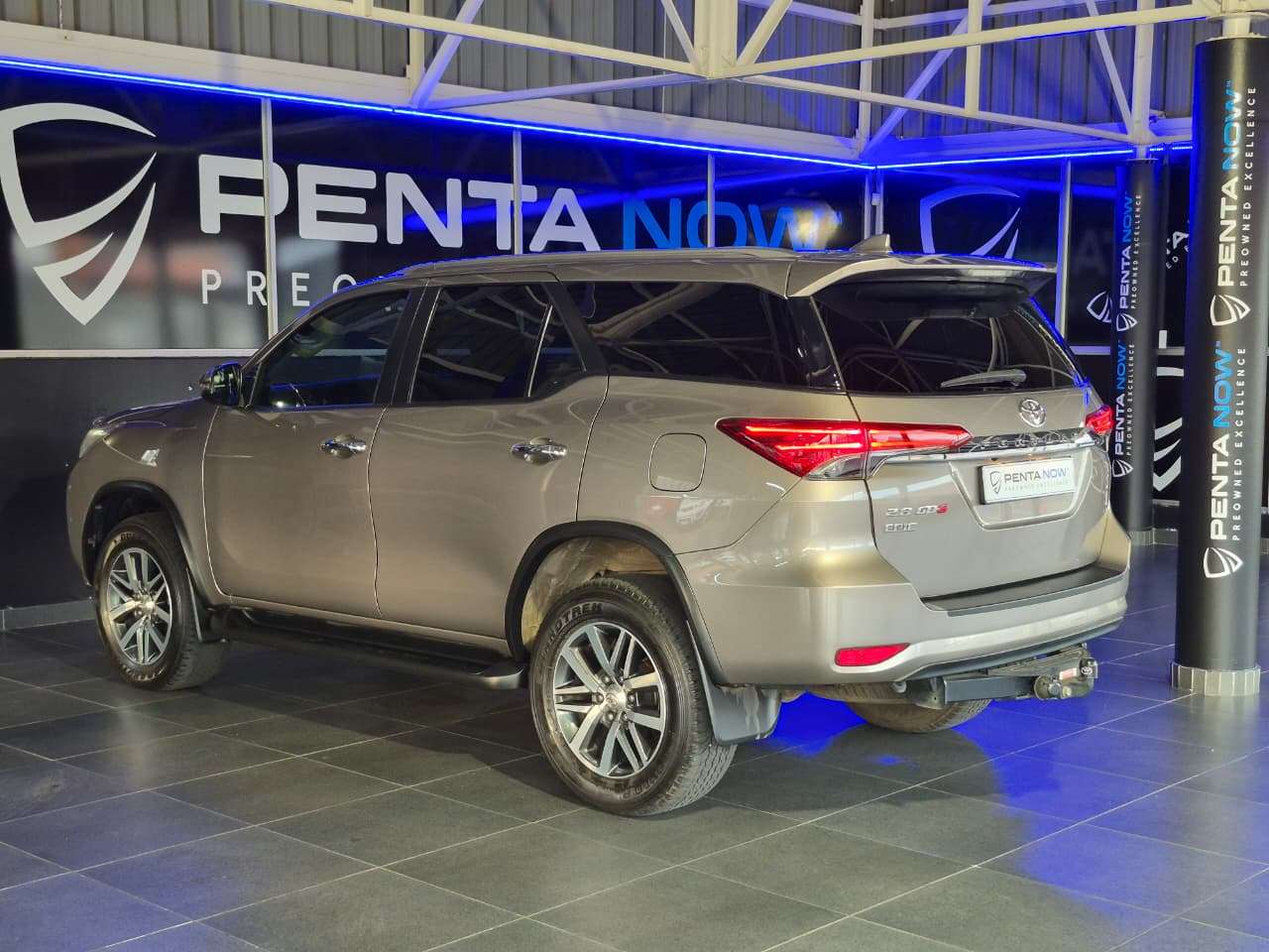 2020 Toyota Fortuner, image 4 of 16
