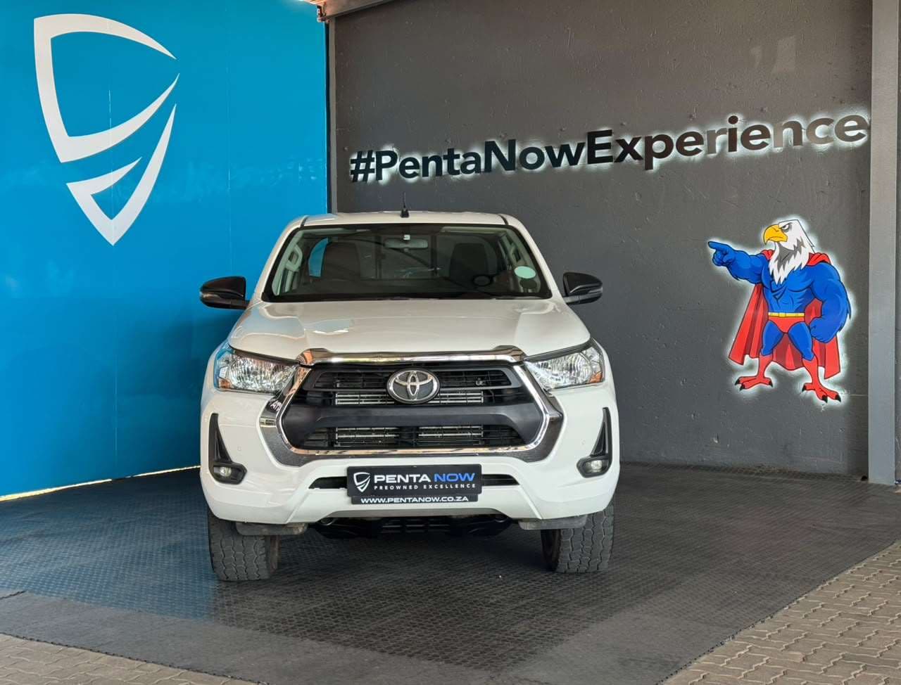 2022 Toyota Hilux, image 2 of 16