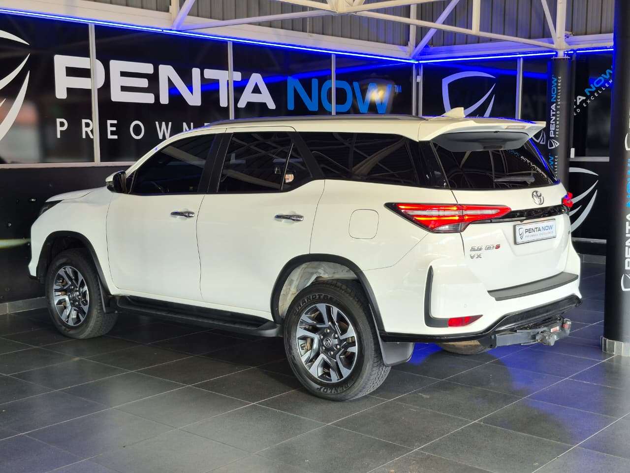 2025 Toyota Fortuner, image 4 of 16