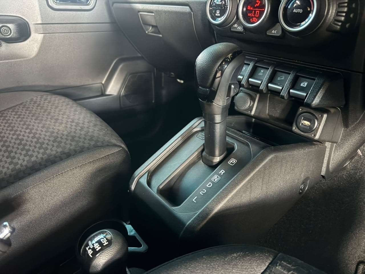 2025 Suzuki Jimny, image 12 of 16