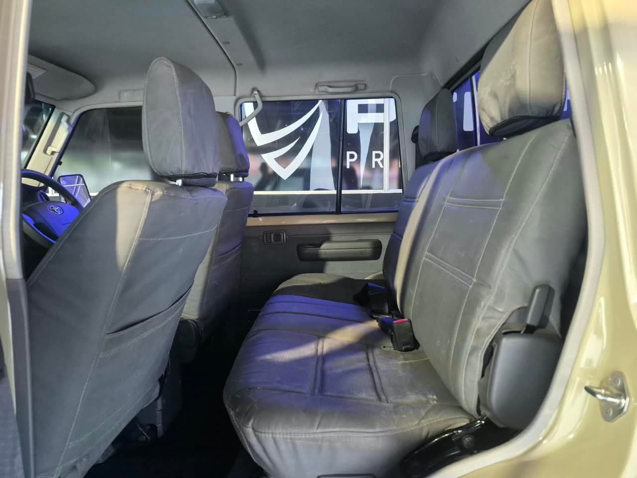 2023 Toyota Land Cruiser 79, image 12 of 16