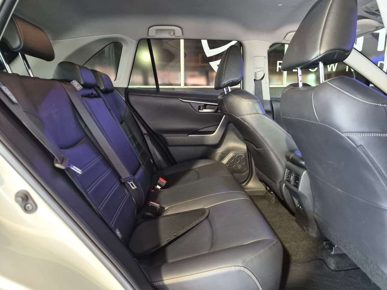 2020 Toyota Rav4, image 14 of 16