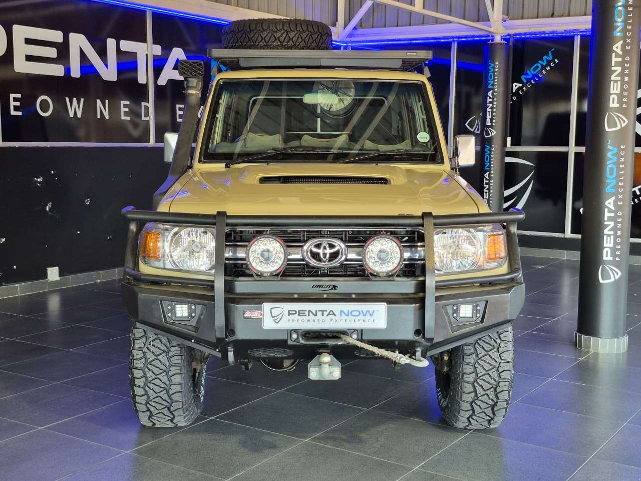 2023 Toyota Land Cruiser, image 2 of 16