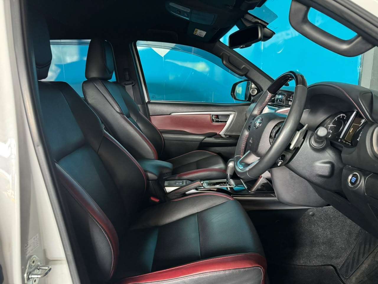 2023 Toyota Fortuner, image 14 of 16