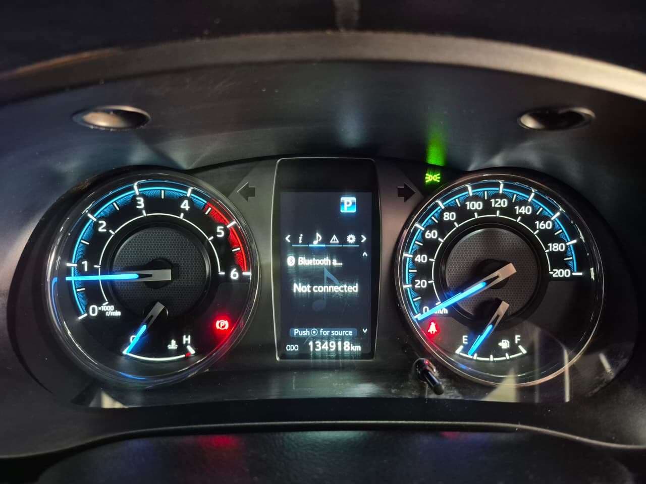 2022 Toyota Hilux, image 10 of 16