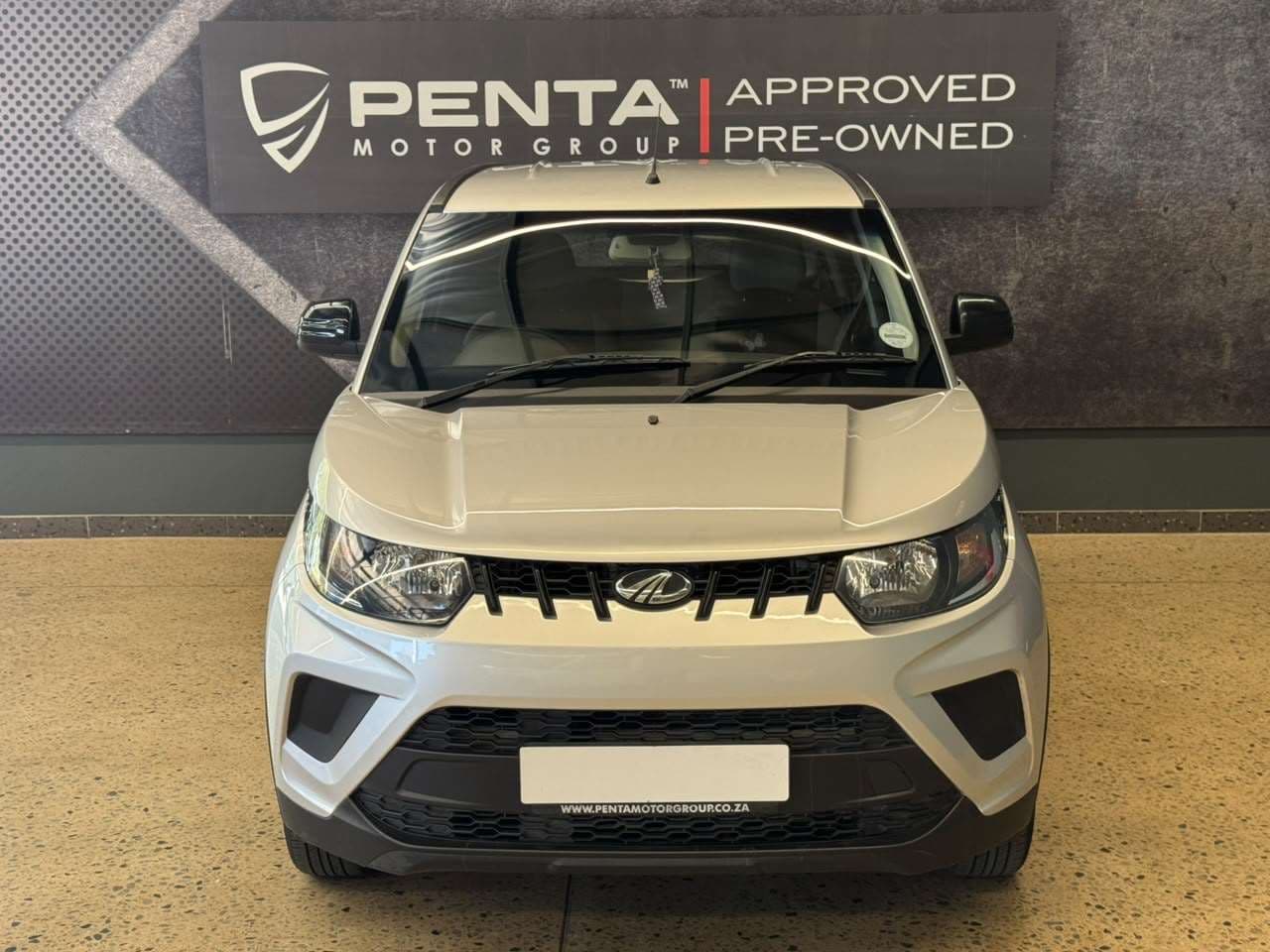 2022 Mahindra Kuv 100, image 8 of 11