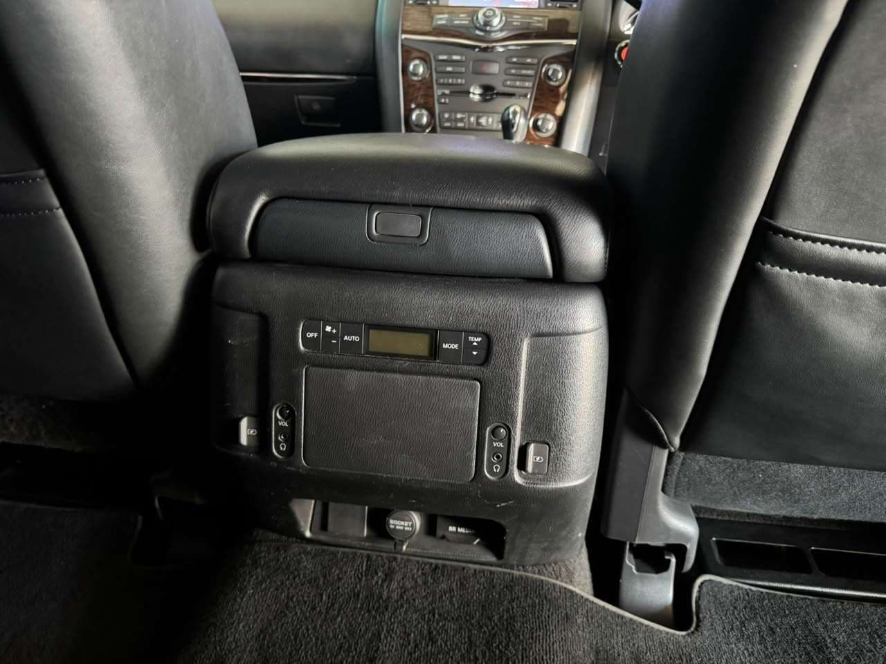 2018 Nissan Patrol, image 11 of 16