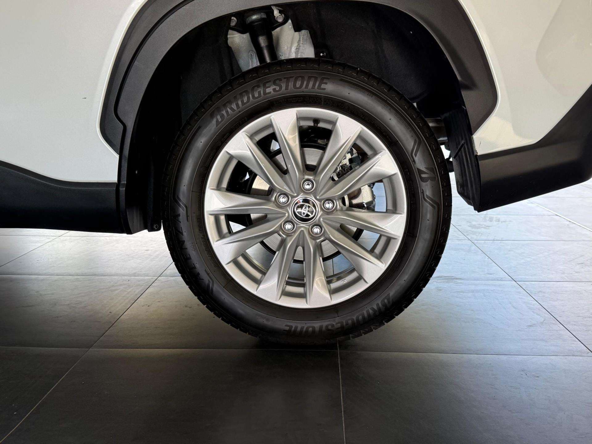 2025 Toyota Corolla Cross, image 9 of 16