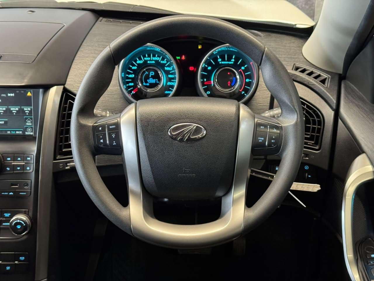 2023 Mahindra Xuv 500, image 12 of 13
