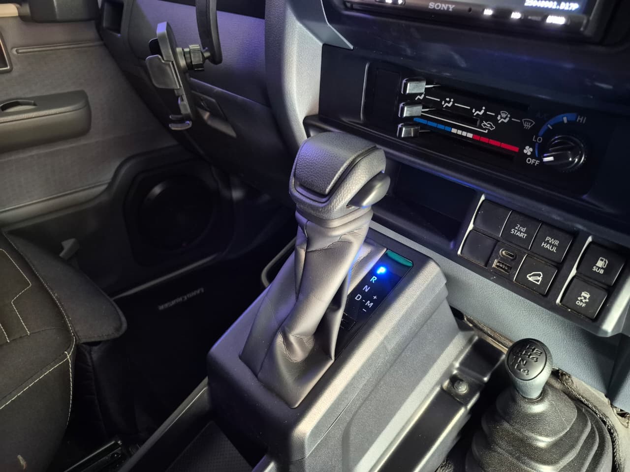 2025 Toyota Land Cruiser, image 9 of 16