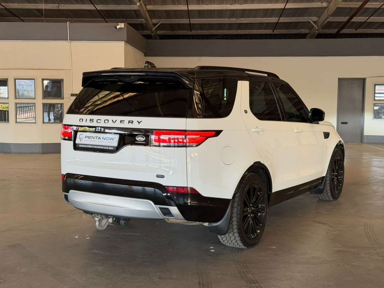 2021 Land Rover Discovery, image 5 of 16