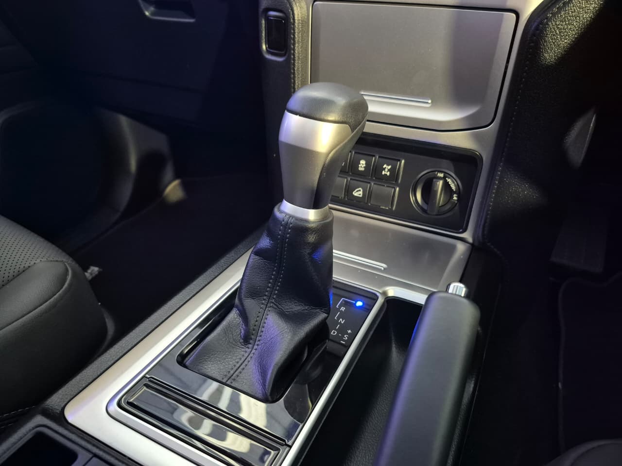 2022 Toyota Prado, image 9 of 16