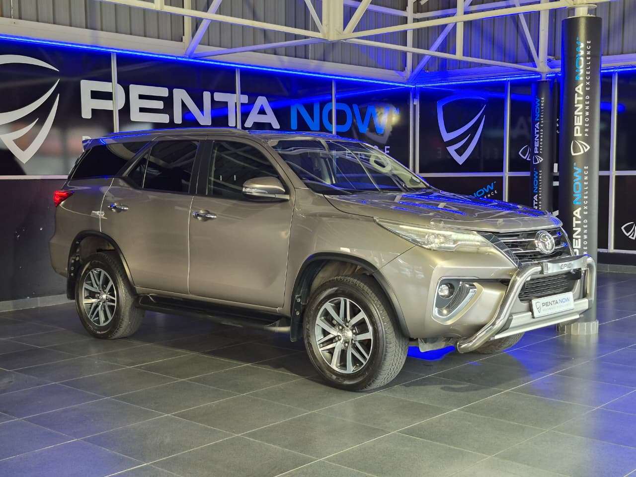 2020 Toyota Fortuner, image 3 of 16