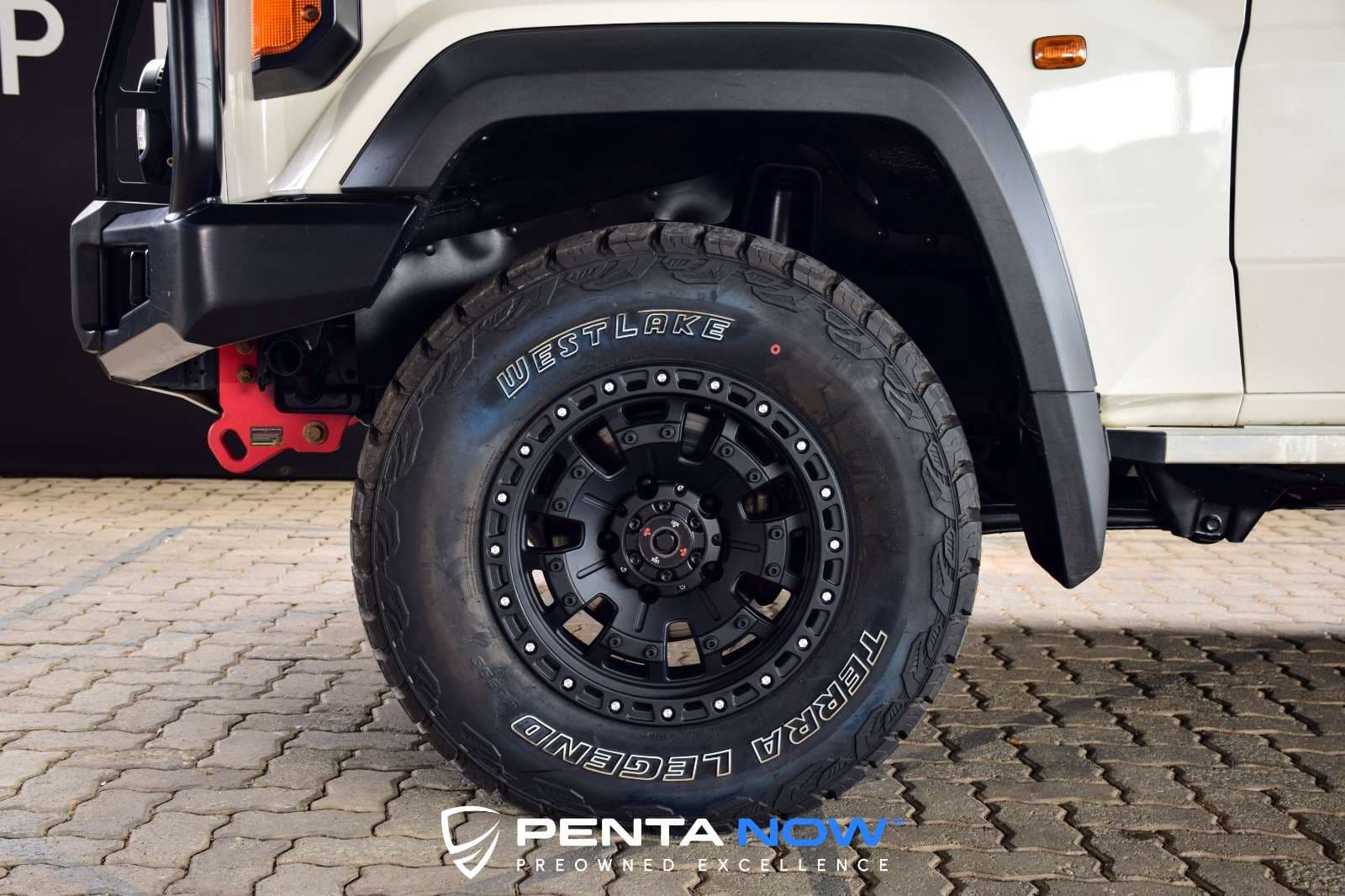 2025 Toyota Land Cruiser Pick Up, image 9 of 16