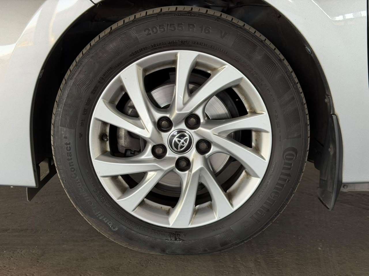 2020 Toyota Corolla Quest, image 9 of 16