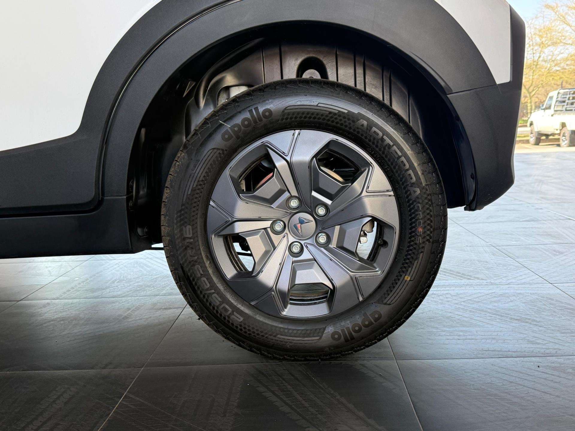 2026 Mahindra Xuv3x0, image 9 of 16