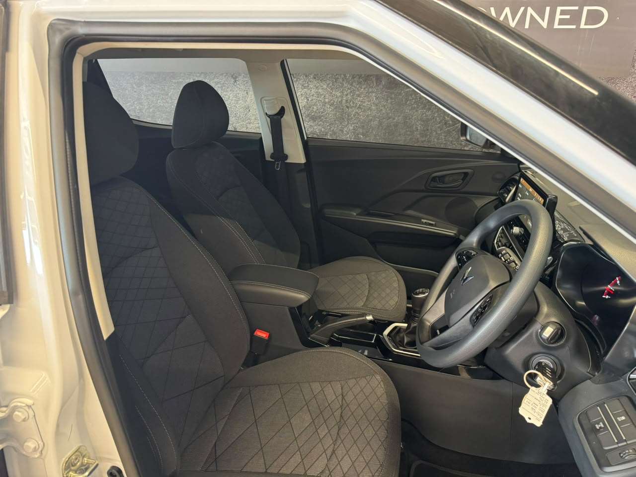 2026 Mahindra Xuv3x0, image 11 of 16