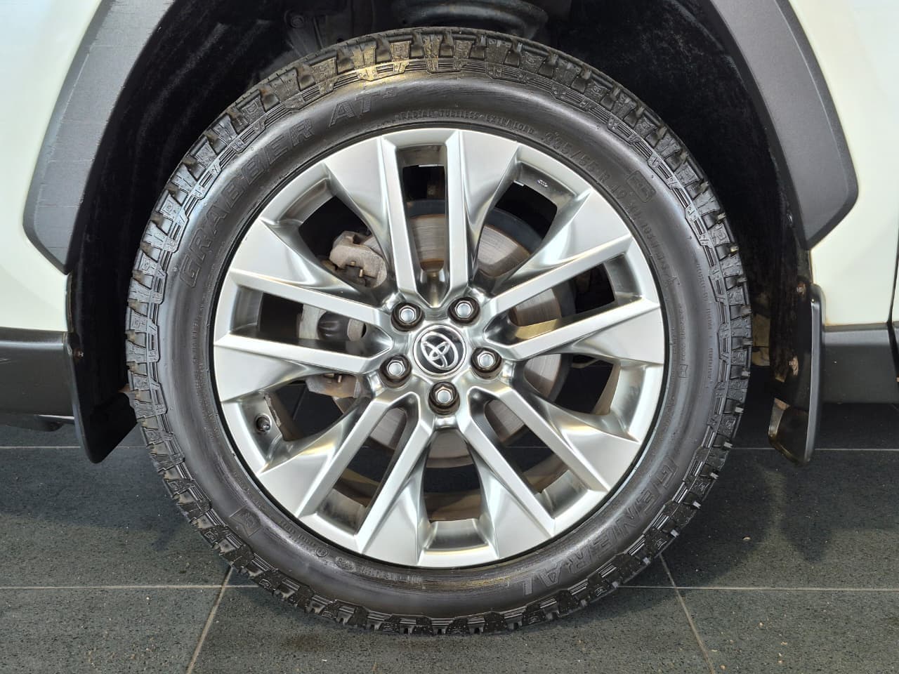 2020 Toyota Rav4, image 16 of 16